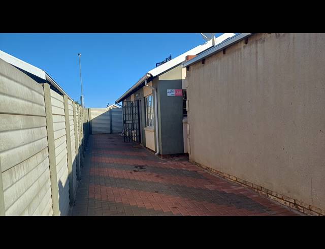 3 BEDROOM FREEHOLD FOR SALE IN SKY CITY